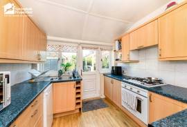 3 bedroom, Semi-detached house for sale