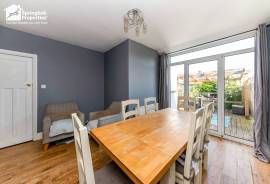 3 bedroom, Semi-detached house for sale