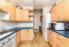 3 bedroom, Semi-detached house for sale