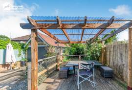 3 bedroom, Semi-detached house for sale