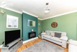 3 bedroom, Semi-detached house for sale