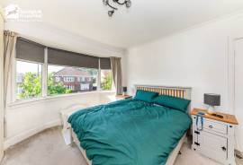 3 bedroom, Semi-detached house for sale