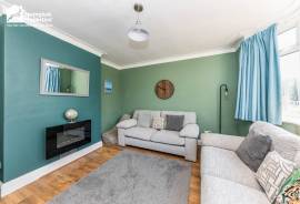 3 bedroom, Semi-detached house for sale