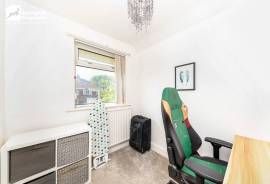 3 bedroom, Semi-detached house for sale