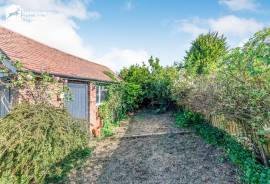 3 bedroom, Semi-detached house for sale