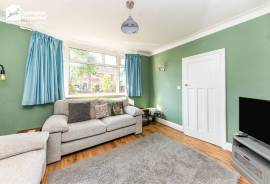 3 bedroom, Semi-detached house for sale