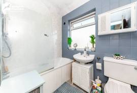 3 bedroom, Semi-detached house for sale