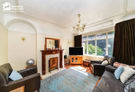7 bedroom, Semi-detached house for sale