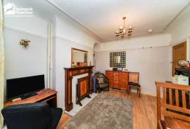 7 bedroom, Semi-detached house for sale