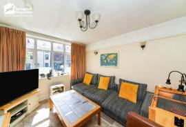 7 bedroom, Semi-detached house for sale