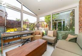 7 bedroom, Semi-detached house for sale