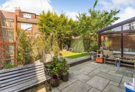 7 bedroom, Semi-detached house for sale