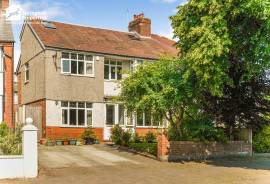 7 bedroom, Semi-detached house for sale