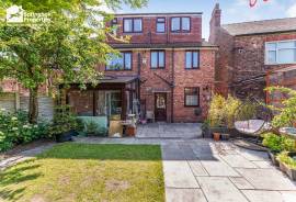 7 bedroom, Semi-detached house for sale