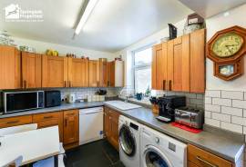 7 bedroom, Semi-detached house for sale