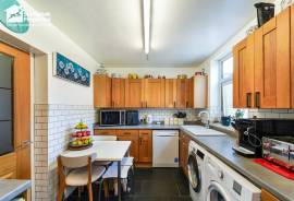 7 bedroom, Semi-detached house for sale