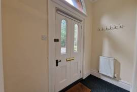 2 bedroom, Ground floor maisonette for sale