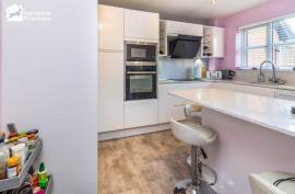 4 bedroom, Detached house for sale