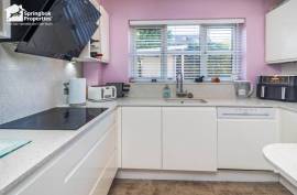 4 bedroom, Detached house for sale