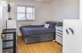 4 bedroom, Detached house for sale