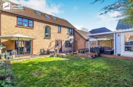4 bedroom, Detached house for sale