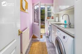 4 bedroom, Detached house for sale