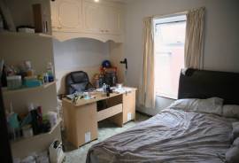 2 bedroom, Terraced House for sale