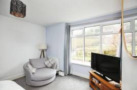 2 bedroom, Maisonette for sale