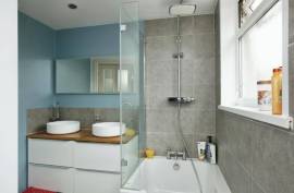 2 bedroom, Maisonette for sale