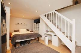 2 bedroom, Maisonette for sale