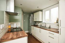 2 bedroom, Maisonette for sale