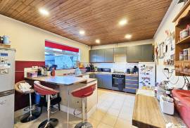 4 bedroom, Semi-detached house for sale