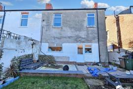 4 bedroom, Semi-detached house for sale