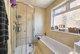 4 bedroom, Semi-detached house for sale
