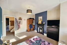 4 bedroom, Semi-detached house for sale