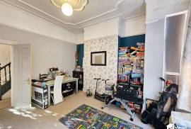 4 bedroom, Semi-detached house for sale