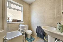 4 bedroom, Semi-detached house for sale