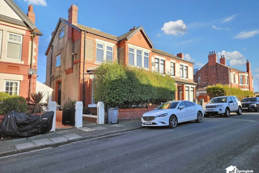 4 bedroom, Semi-detached house for sale