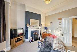 4 bedroom, Semi-detached house for sale