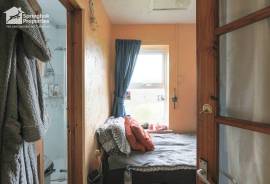4 bedroom, Semi-detached house for sale