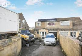 4 bedroom, Semi-detached house for sale
