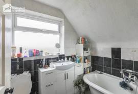 4 bedroom, Semi-detached house for sale