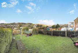 4 bedroom, Semi-detached house for sale