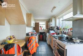 4 bedroom, Semi-detached house for sale