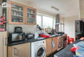 4 bedroom, Semi-detached house for sale