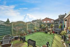 3 bedroom, Semi-detached house for sale