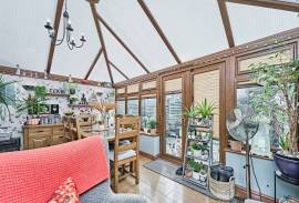 3 bedroom, Semi-detached house for sale