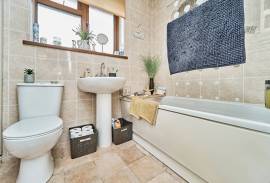 3 bedroom, Semi-detached house for sale
