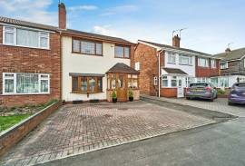 3 bedroom, Semi-detached house for sale
