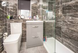 4 bedroom, Detached house for sale